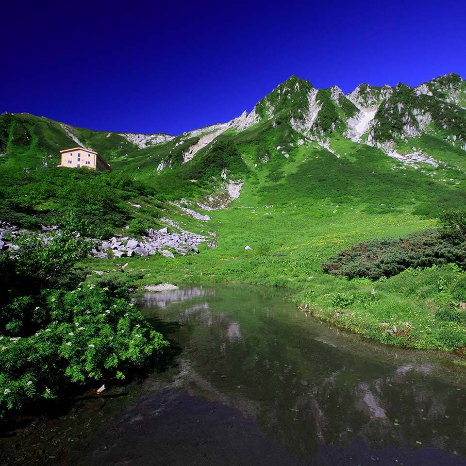 剣ヶ池と南宝剣岳