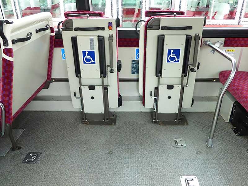 車いす収容